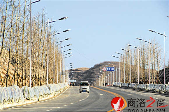 寬闊、整潔的路面