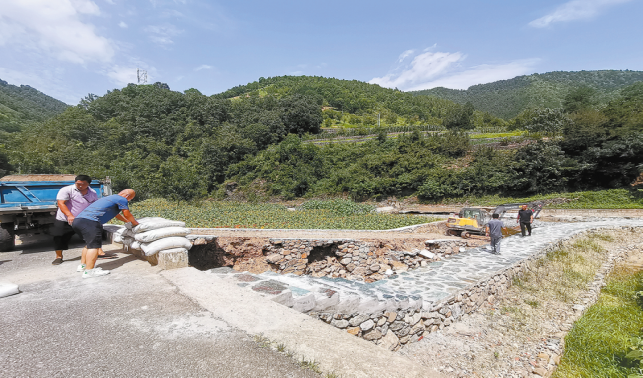 開展搶險救災(zāi) 重建美好家園