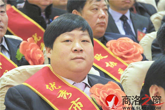 在日前召開的市政協(xié)會上，沈傳奇被評為優(yōu)秀政協(xié)委員。