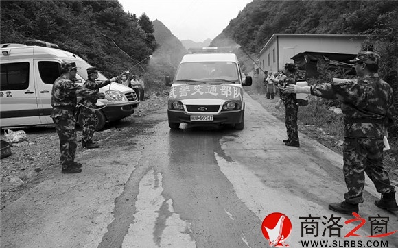 出入搶險(xiǎn)救援現(xiàn)場的車輛、人員必須消毒防疫