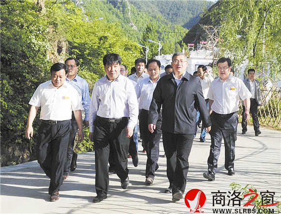 縣委書(shū)記璩澤濤、縣長(zhǎng)王宇鵬深入項(xiàng)目建設(shè)現(xiàn)場(chǎng)檢查指導(dǎo)工作