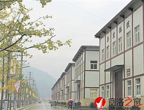 規(guī)模宏大的工業(yè)孵化園，讓云鎮(zhèn)村村民在家門口就能打工掙錢。
