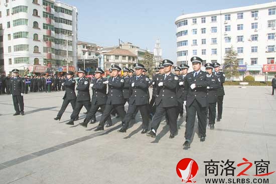 近日，城關派出所開展民警大練兵，使全體民警以飽滿的精神投入到工作中。