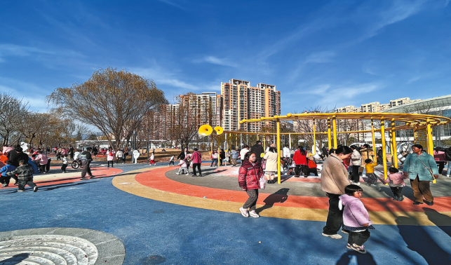 丹鳳縣城區(qū)江濱公園科技運(yùn)動主題段建成并投入使用