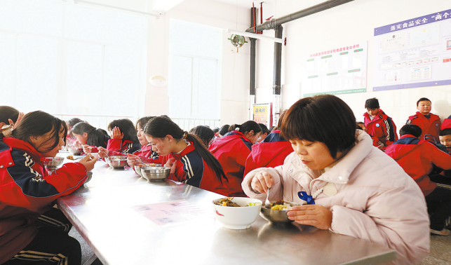 陽光校餐，守護學生“舌尖上的幸?！?>
        <div   id=