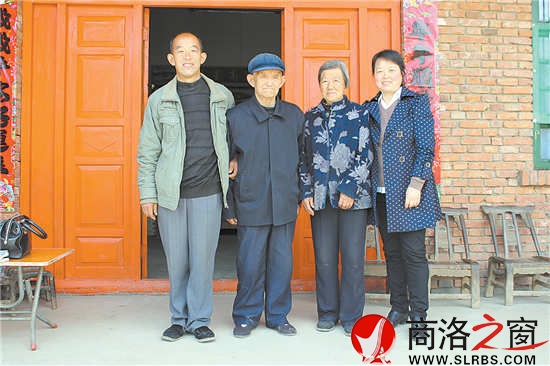 　張福秀老人身體尚好，與老伴相依相伴。得知我們要采訪張福秀，張福秀的女兒專程從西安趕回來。