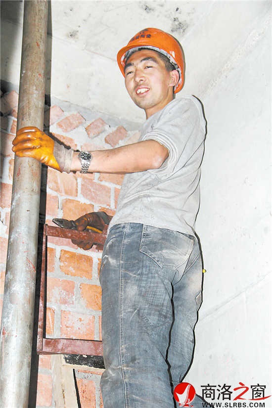 80后工人魚永超熱愛著自己的這份工作，說起工作熱情很高。