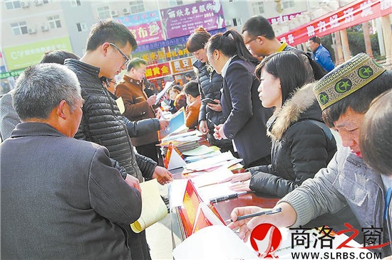 今年3月，鎮(zhèn)安舉行首場(chǎng)返鄉(xiāng)農(nóng)民工招聘會(huì),2200余名農(nóng)民工入場(chǎng)登記，500多人達(dá)成就業(yè)意向。