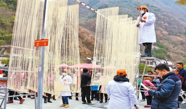 云蓋寺鎮(zhèn) 手工掛面助農增收